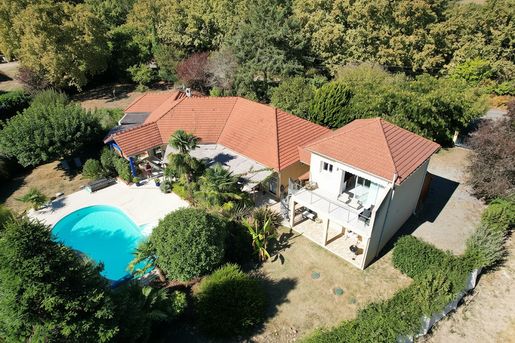 Maison 8 pièces 204 m² · à Labatut-Figuières · 204 m² · 440 000 €