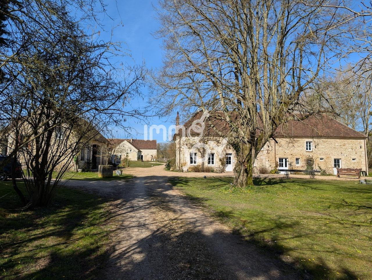 Maison à vendre, 480m², Saint-Mard-de-Réno