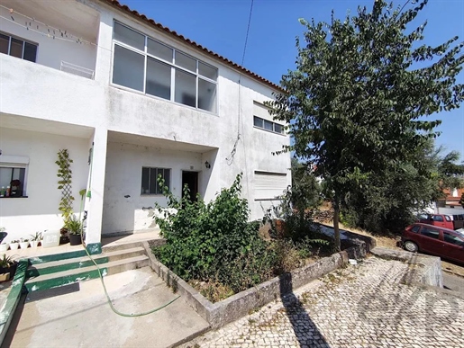 Maison de 3 chambres avec jardin à Nisa, 119 m²