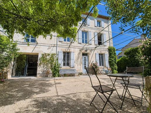 9 pièces 200 m² · à Graveson · 200 m² · 730 000 €