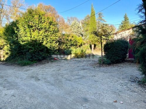 Terrain 372 m² · à Saint-Étienne-du-Grès · 125 000 €