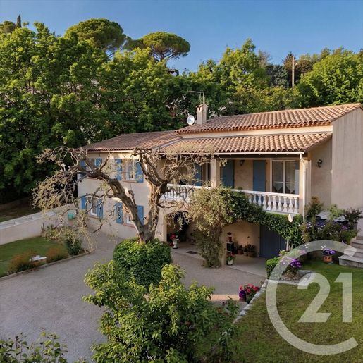 Maison 7 pièces 221 m² · à Châteauneuf-Grasse · 221 m² · 715 000 €