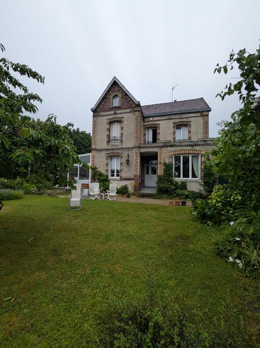 Maison 8 pièces 167 m² · à Compiègne · 167 m² · 450 000 €
