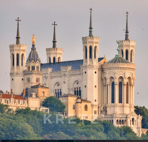 7 pièces 224 m² · à Lyon · 224 m² · 2 100 000 €