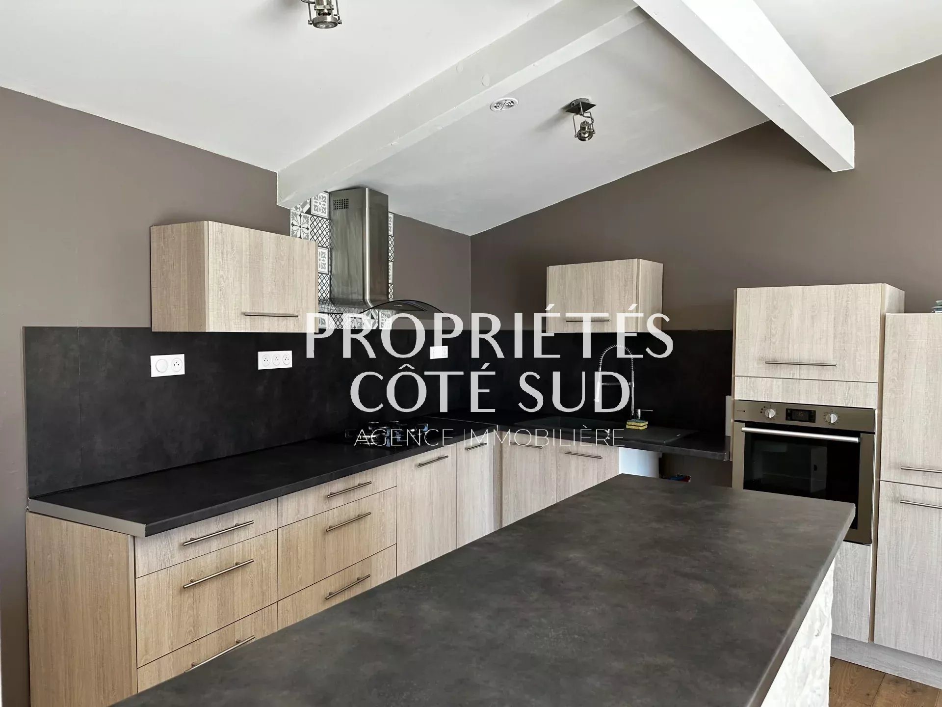 Maison à vendre, 241m², Saint-Geniès-de-Comolas