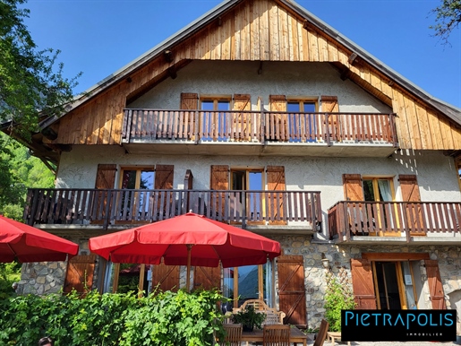 Maison 16 pièces 495 m² · à Vaujany · 495 m² · 1 850 000 €