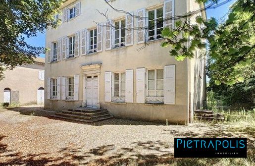 Appartement 3 pièces 136 m² · à Saint-Georges-de-Reneins · 136 m² · 169 000 €