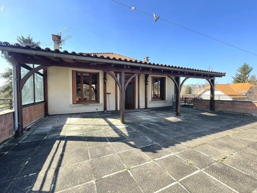 Maison 4 pièces 293 m² · à Villefranche-de-Rouergue · 293 m² · 195 000 €