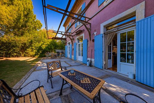 6 pièces 136 m² · à Vic-le-Fesq · 136 m² · 495 000 €
