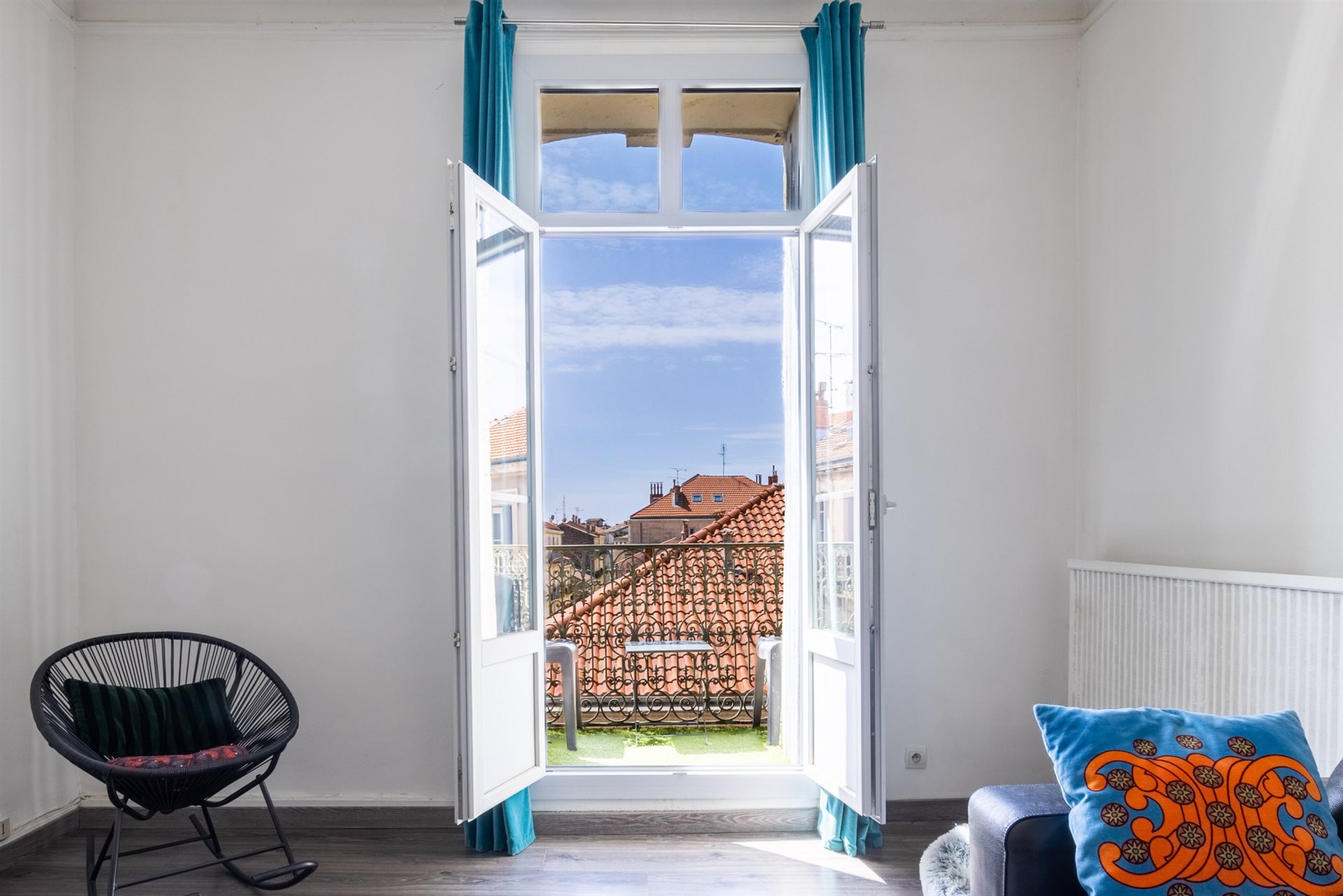 Inspiring 2-bedroom duplex apartment in the heart of Montpellier Charm, light and... - View 4