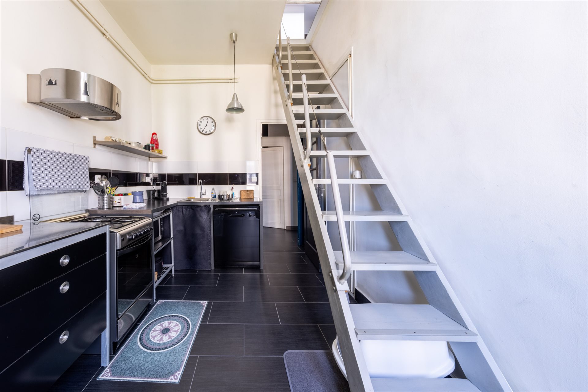 Inspiring 2-bedroom duplex apartment in the heart of Montpellier Charm, light and... - View 6