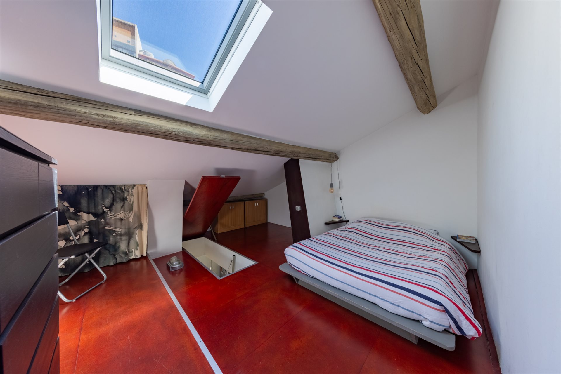 Inspiring 2-bedroom duplex apartment in the heart of Montpellier Charm, light and... - More