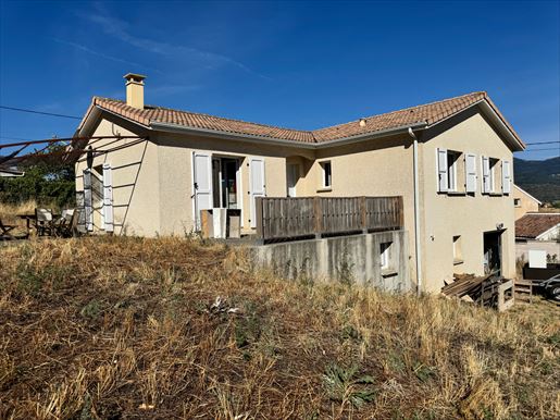 5 pièces 100 m² · à Brossainc · 100 m² · 250 000 €