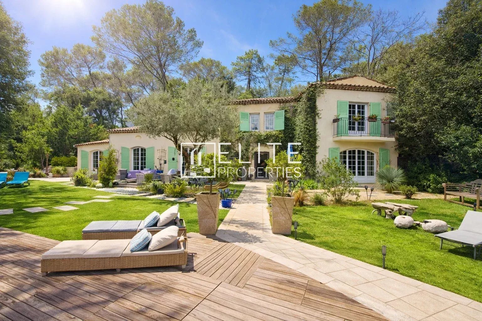Maison à vendre, 260m², Roquefort-les-Pins