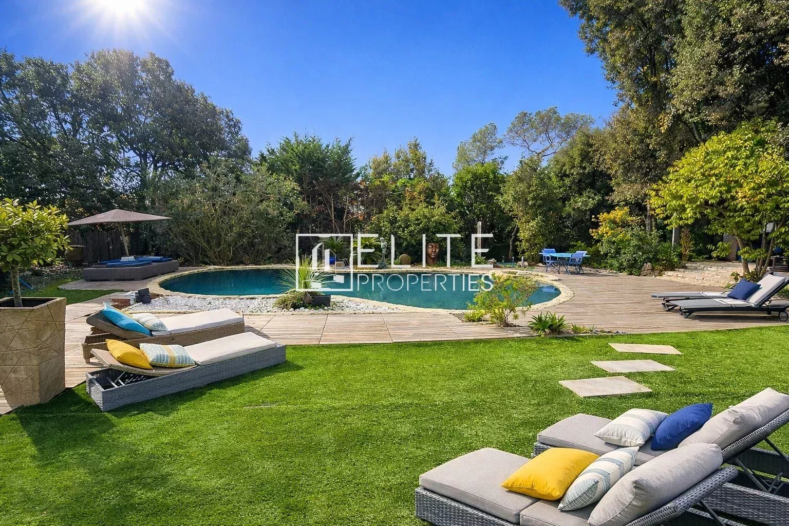Maison à vendre, 260m², Roquefort-les-Pins