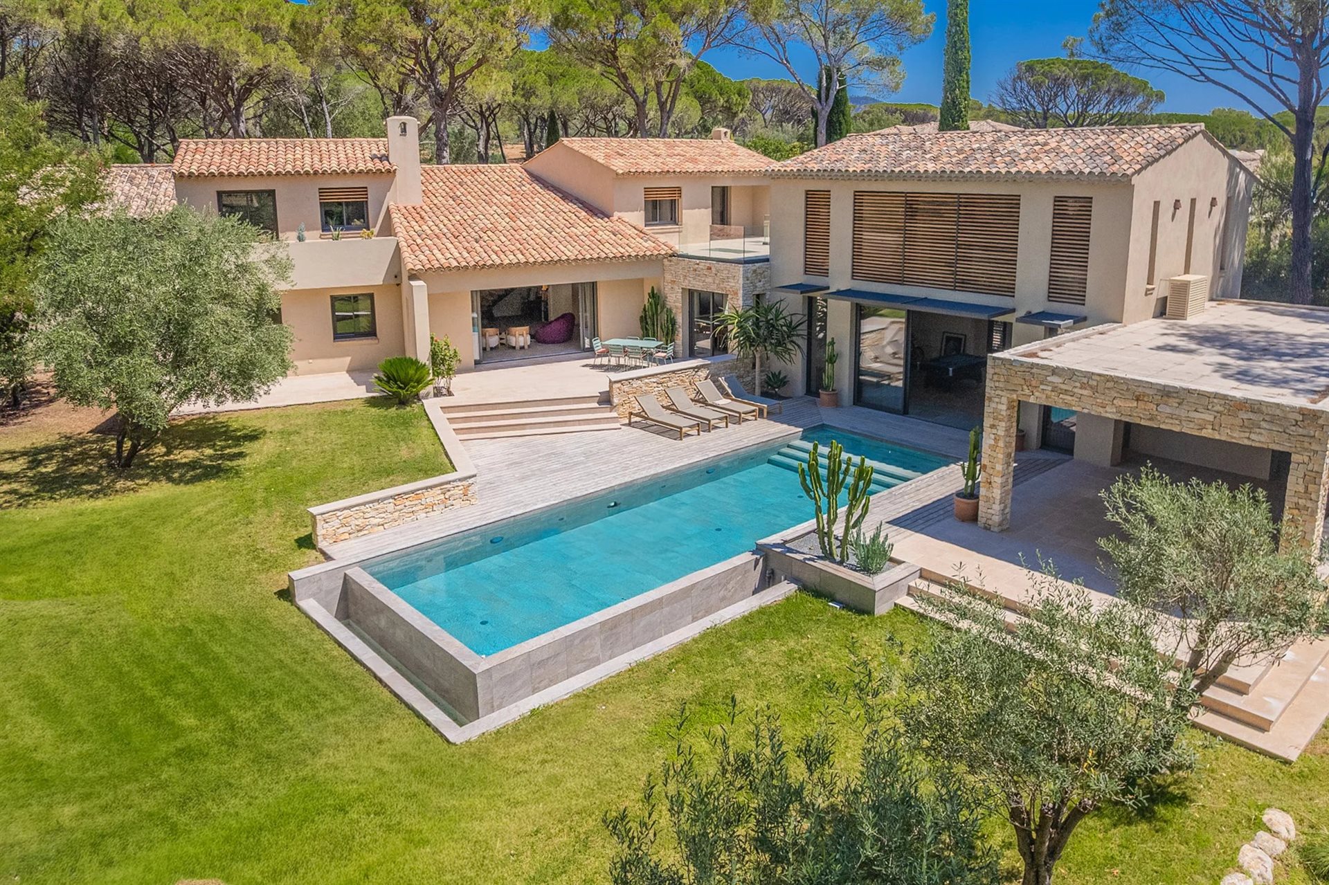 Maison à vendre, 380m², Saint-Raphaël
