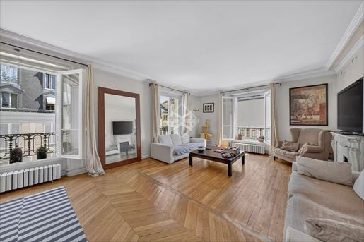 6 pièces 176 m² · à Paris 7ème · 176 m² · 4 650 000 €