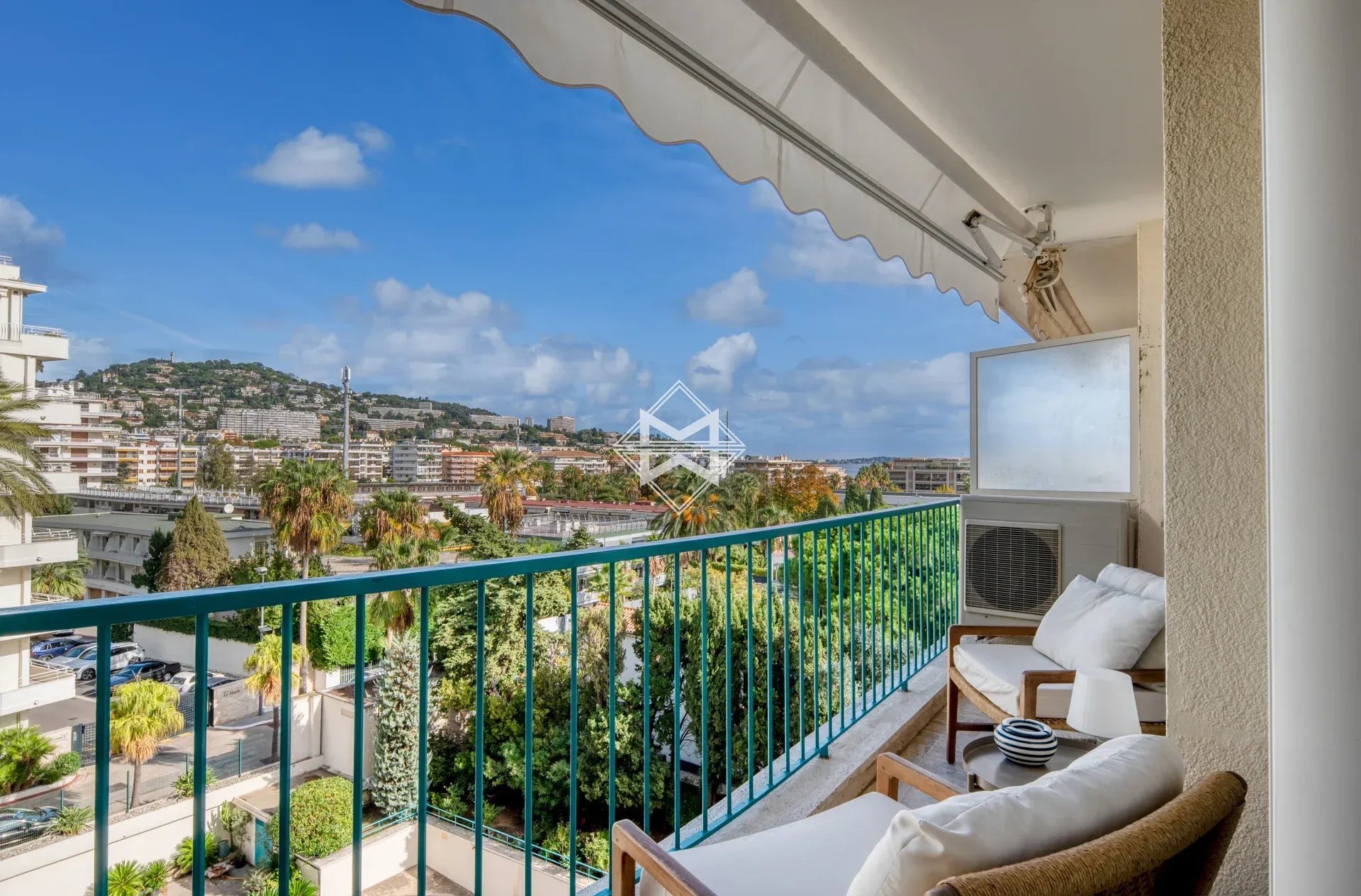 Cannes Croisette - Renovated 1-Bedroom Apartment