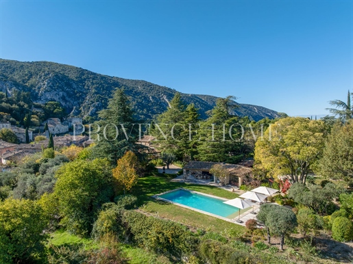 Maison 10 pièces 385 m² · à Oppède · 385 m² · 4 400 000 €