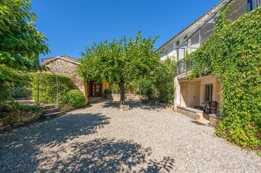 Maison 8 pièces 300 m² · à Saint-Saturnin-lès-Apt · 300 m² · 680 000 €