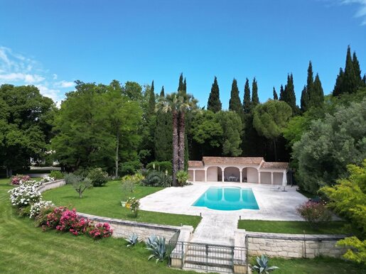 Maison 20 pièces 600 m² · à Nîmes · 600 m² · 6 890 000 €