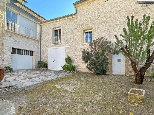 Maison 10 pièces 211 m² · à Nîmes · 211 m² · 328 000 €