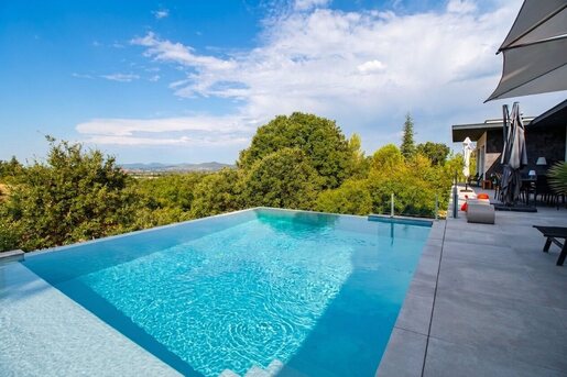 Maison 7 pièces 200 m² · à Barjac · 200 m² · 880 000 €