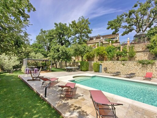 Maison 8 pièces 240 m² · à Robion · 240 m² · 1 350 000 €