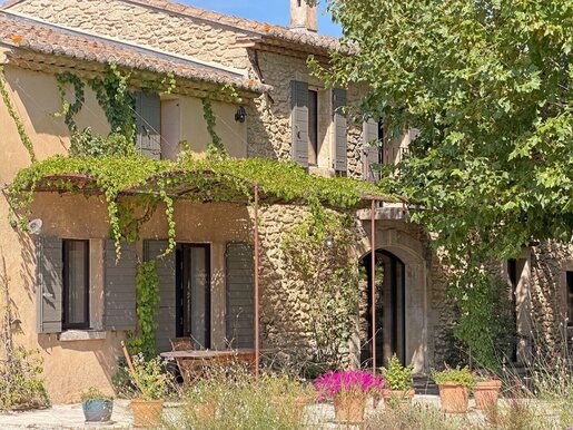 9 pièces 350 m² · à Taillades · 350 m² · 1 450 000 €