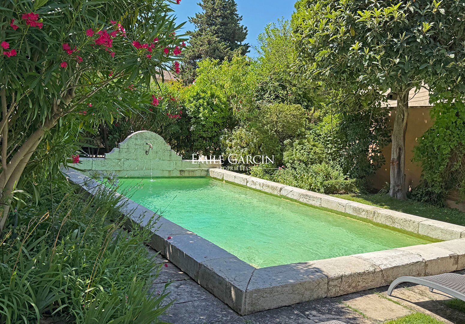 Maison à vendre, 303m², Saint-Saturnin-lès-Avignon