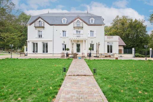 Maison 9 pièces 275 m² · à Nogent-le-Phaye · 275 m² · 848 000 €