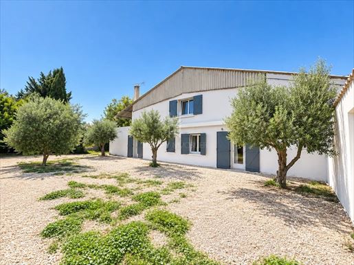 Maison 5 pièces 130 m² · à Saint-Martin-de-Crau · 130 m² · 593 000 €