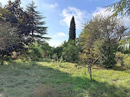 Terrain 225 m² · à Éguilles · 225 m² · 680 000 €