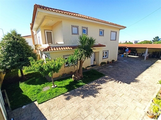 Home / Villa with 3 Rooms in Vila do Conde with 184,24 m²