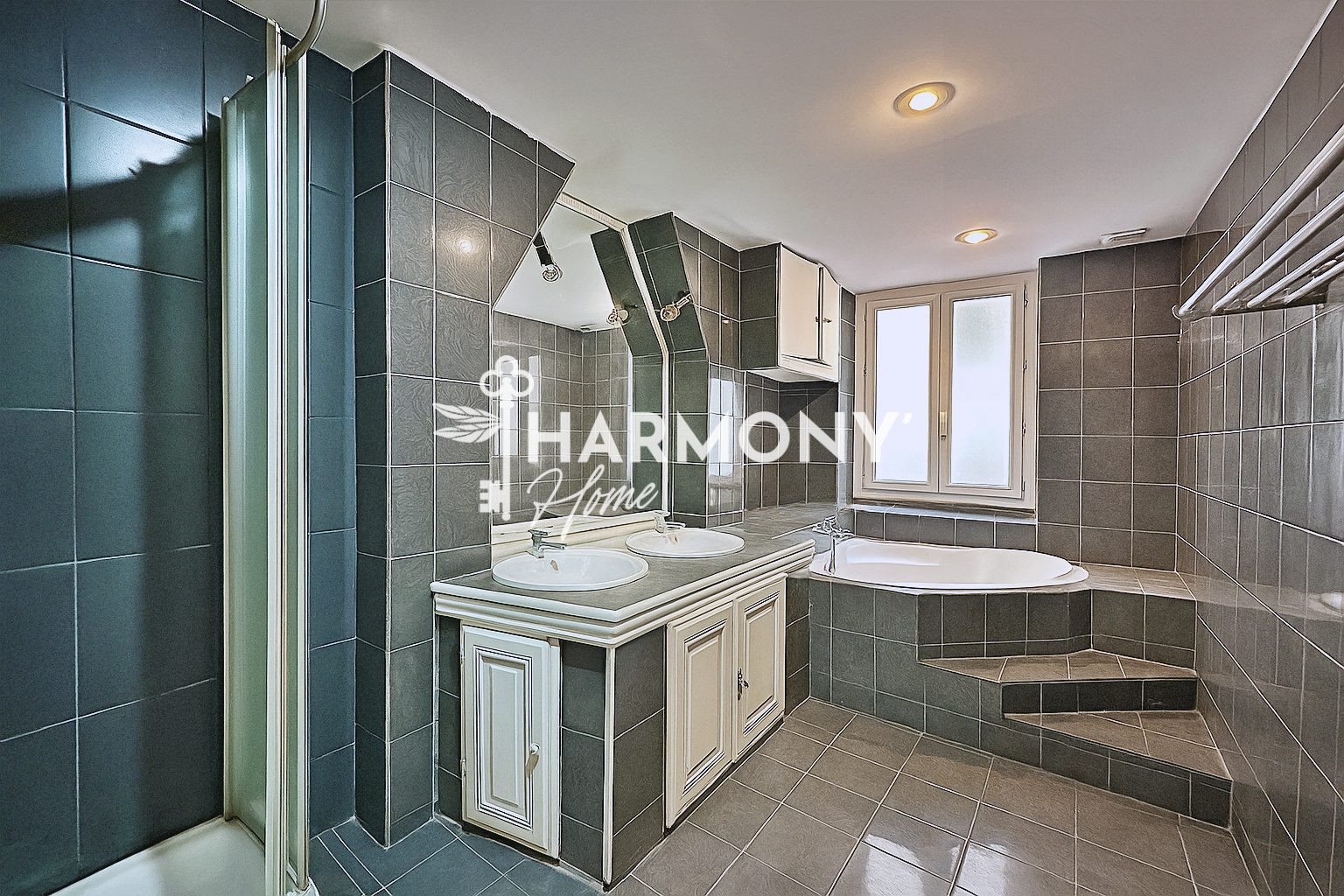Apartment in Marseille, Notre-Dame du Mont, 6e Arrondissement - Plus