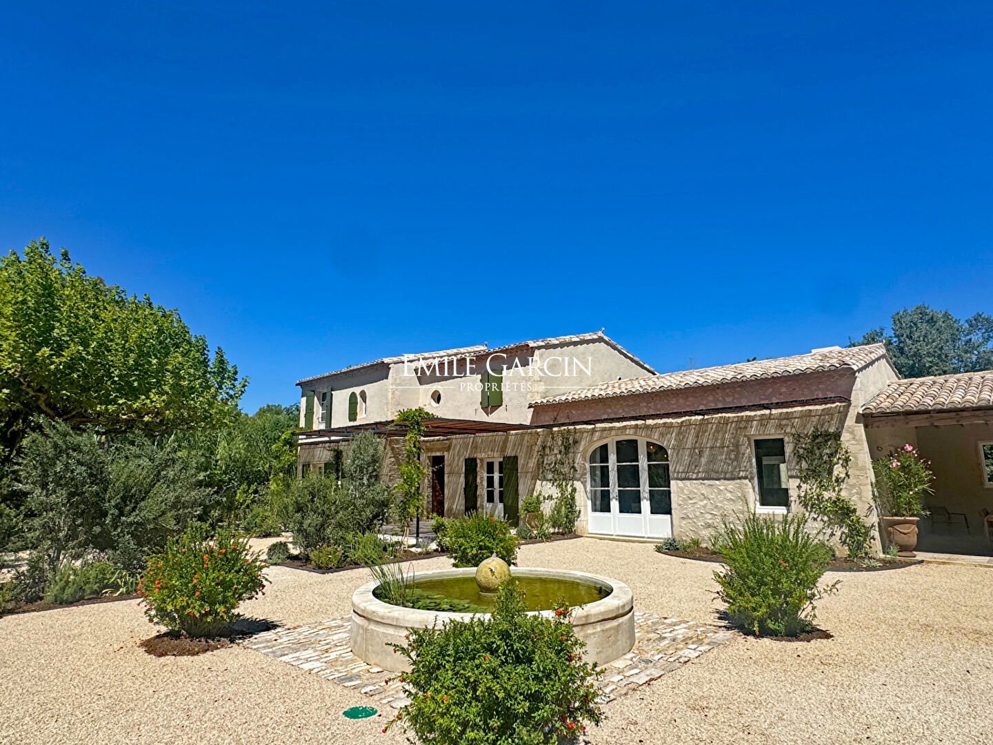 Maison à vendre, 240m², Eygalières