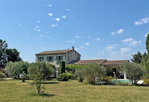 Maison 7 pièces · à Saint-Rémy-de-Provence · 1 700 000 €