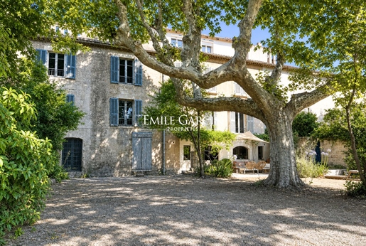 Maison 16 pièces 490 m² · à Villeneuve-lès-Avignon · 490 m² · 1 250 000 €