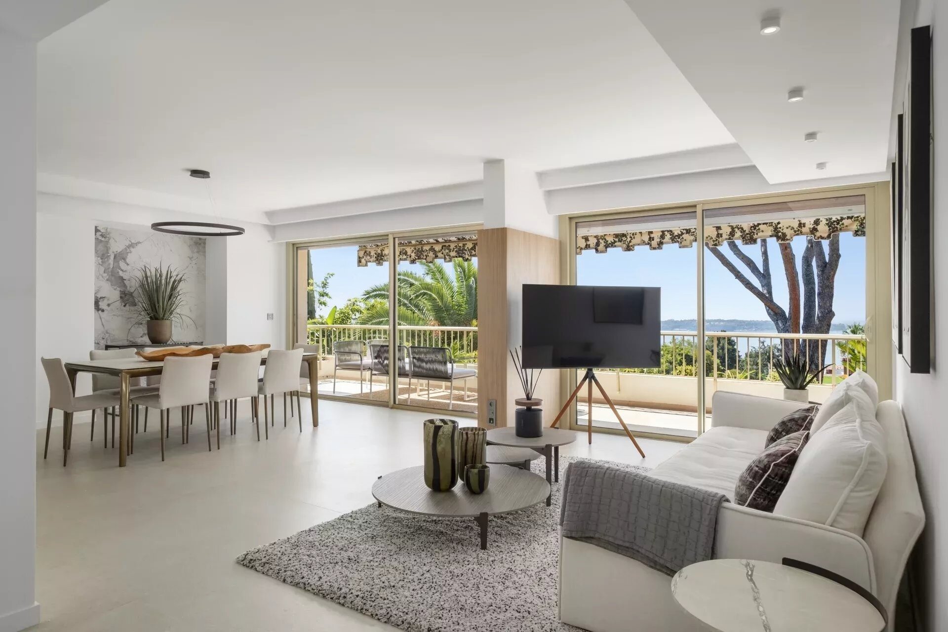 CANNES, LA CALIFORNIE: 4-beds apartment, panoramic sea view, swimming pool