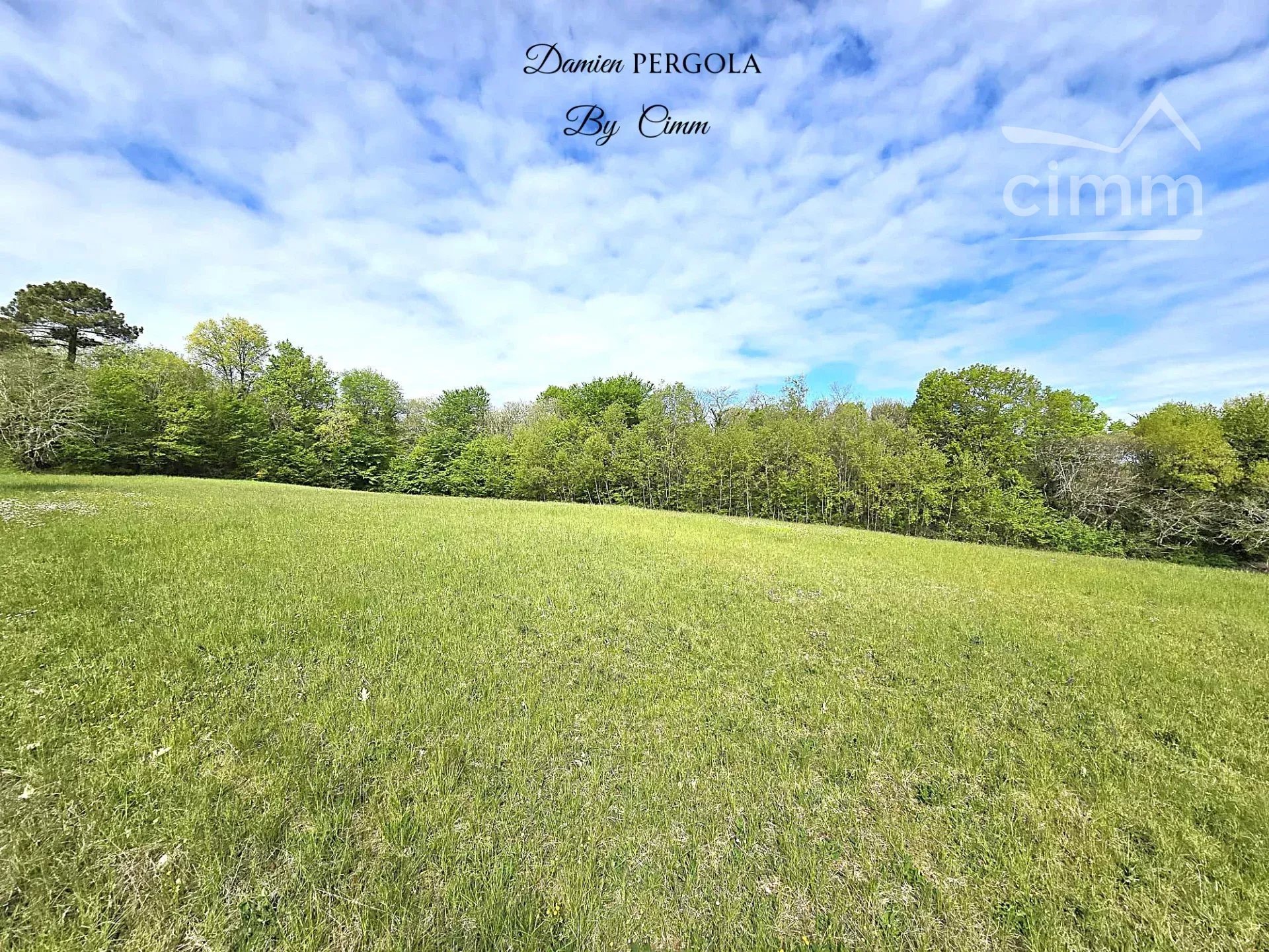 Buildable land 6,600 m²? Fully south-facing? Quiet surroundings - Plus