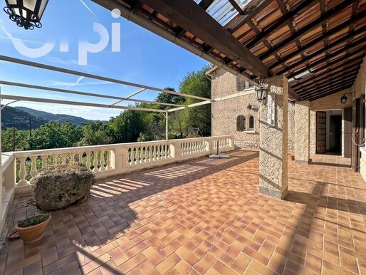 7 pièces 152 m² · à Vallées-d’Antraigues-Asperjoc · 152 m² · 250 000 €