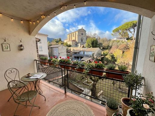 Appartement 6 pièces 127 m² · aux Vans · 127 m² · 160 000 €