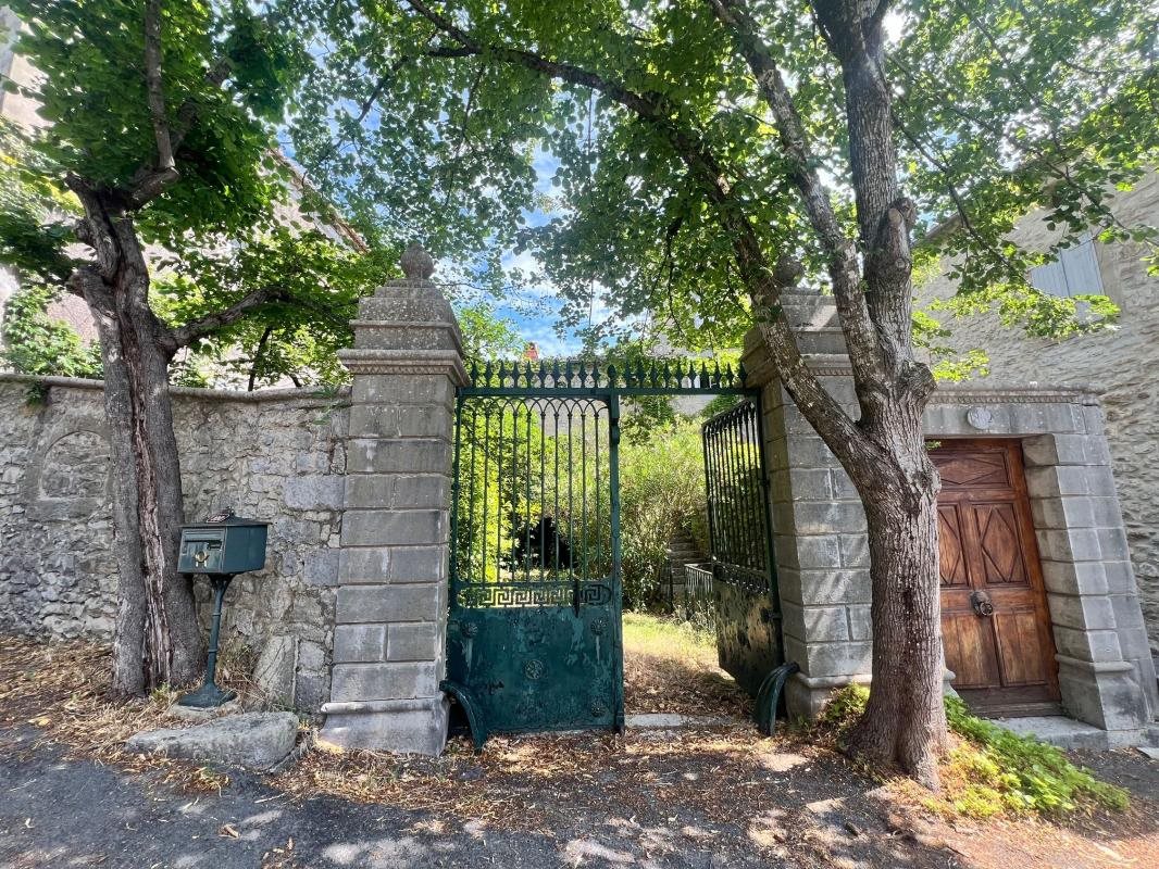 Maison à vendre, 574m², Saint-André-de-Cruzières