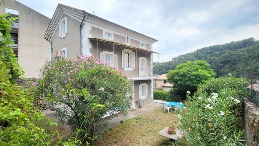 Maison 5 pièces 142 m² · à Largentière · 142 m² · 180 000 €