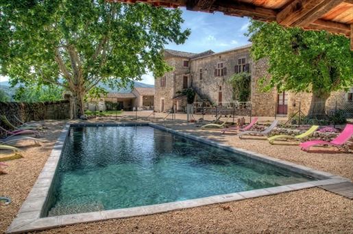 Maison 15 pièces 700 m² · à Rosières · 700 m² · 999 000 €