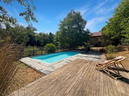 8 pièces 252 m² · à Boffres · 252 m² · 450 000 €