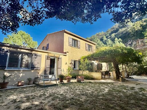 Maison 8 pièces 179 m² · à Saint-Restitut · 179 m² · 440 000 €
