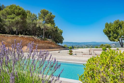 Maison 12 pièces 650 m² · à Lourmarin · 650 m² · 6 000 000 €