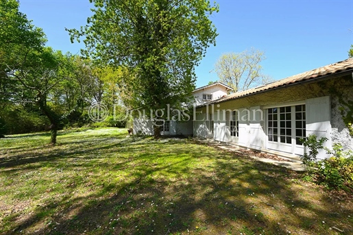Maison 8 pièces 340 m² · à Blanquefort · 340 m² · 800 000 €