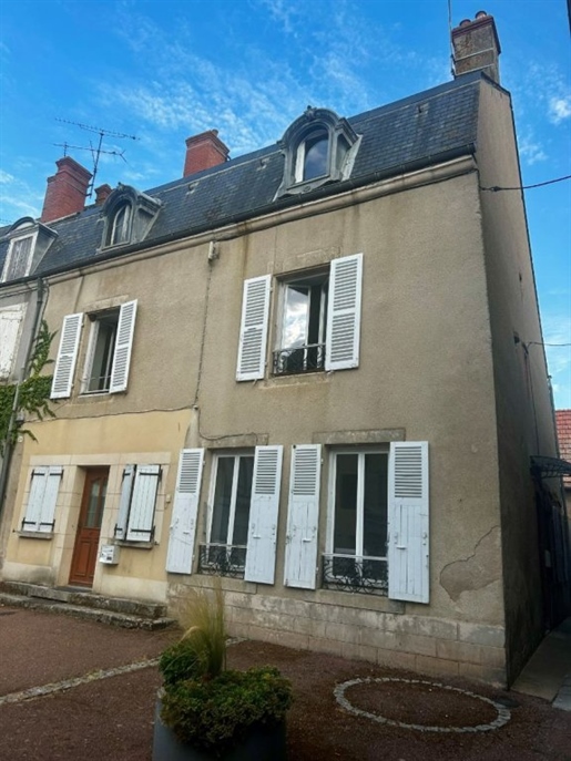 Maison 7 pièces 180 m² · à Châtillon-en-Bazois · 180 m² · 82 000 €
